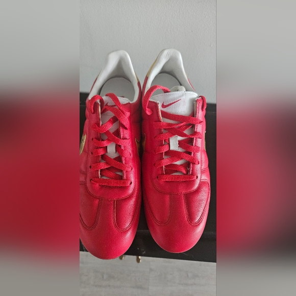 🔥SALE - Nike SPRINT SISTER Metalic Gold and Red Leather Sneakers (SIZE 7) - Picture 5 of 10